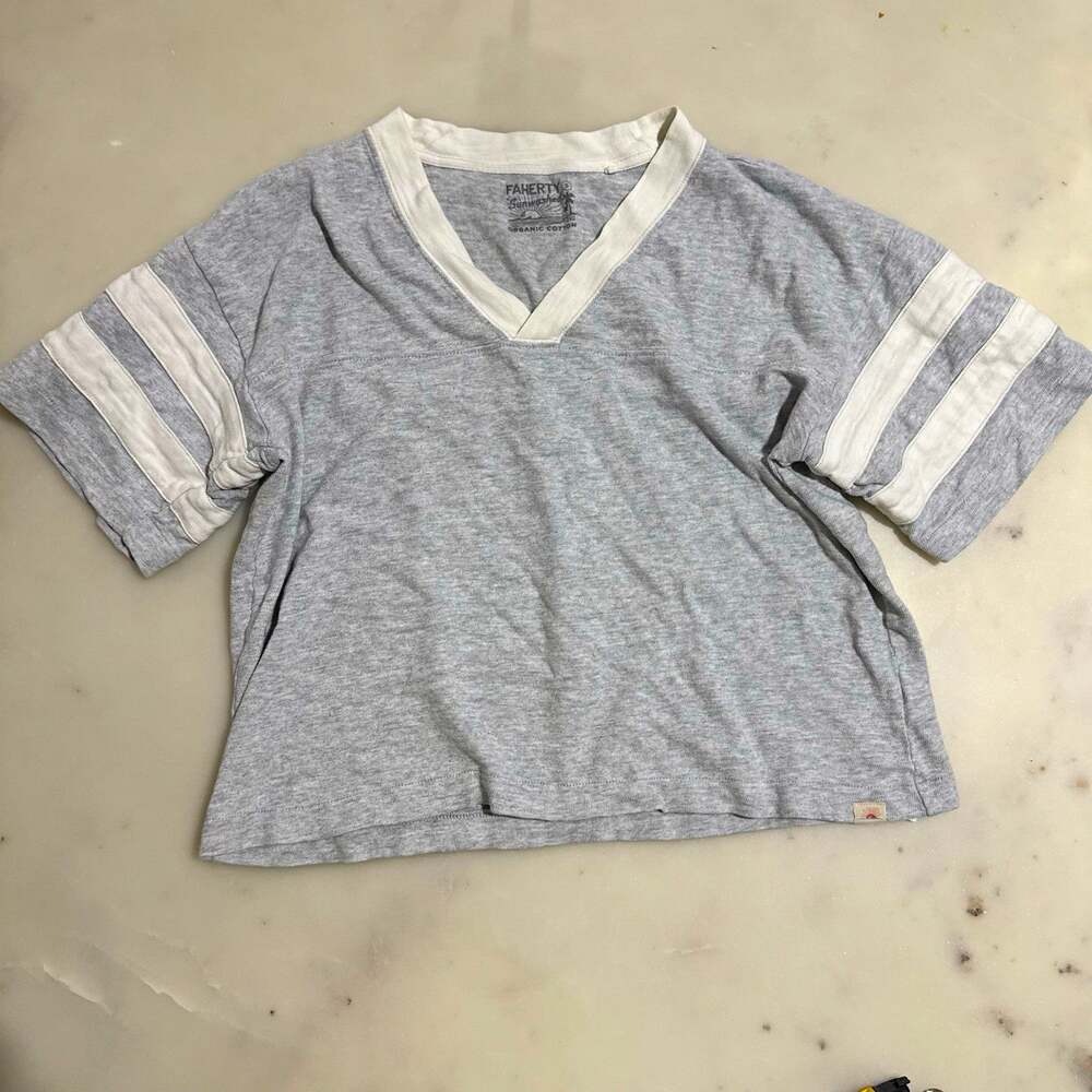 Faherty Women XS 100% Organic Cotton Gray White Sunwashed V-Neck Striped Tee